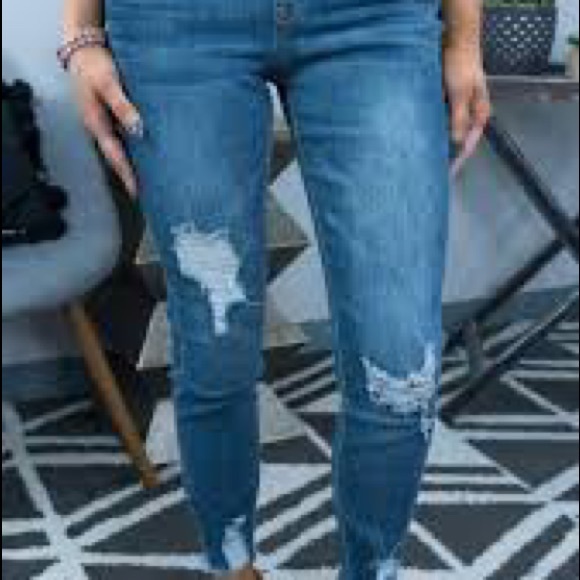 YMI Jogger Jeans Color: Potassium+Rips Size: Small 4-6 - Picture 7 of 10